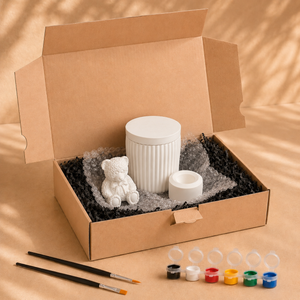 Lieferumfang der Teddy-Dose zum Bemalen mit Farben, Pinseln und Verpackung