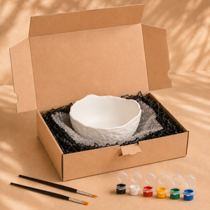 Lieferumfang der Dekoschale zum Bemalen mit Farben, Pinseln und Verpackung