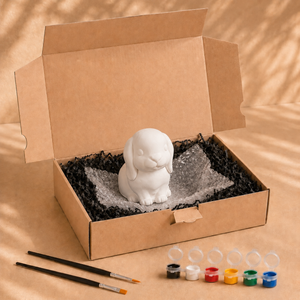 Lieferumfang des Hasen zum Bemalen mit Farben, Pinseln und Verpackung
